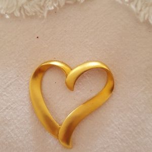 Brush gold heart pendant.